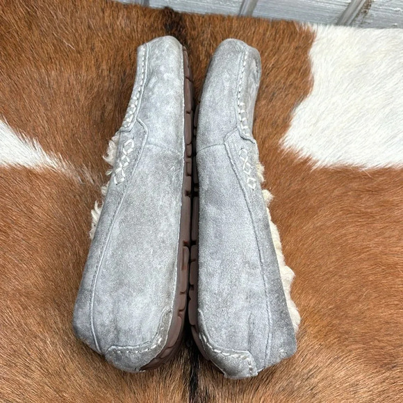 Womens UGG winter slippers size 5 check them out very nice thanks 🙏 - Picture 5 of 8